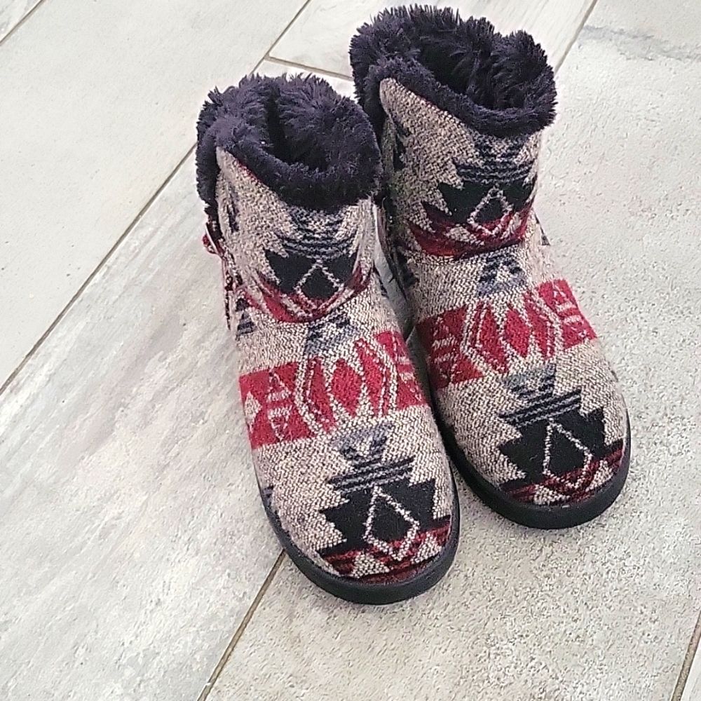 Indigo road Winter boots red Gray and black size 7 worn ones